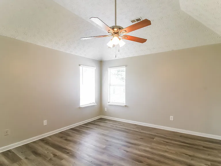 3505 Creekview Dr — Photo 9