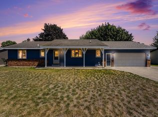 2660 Creek View Dr, Zeeland, MI 49464