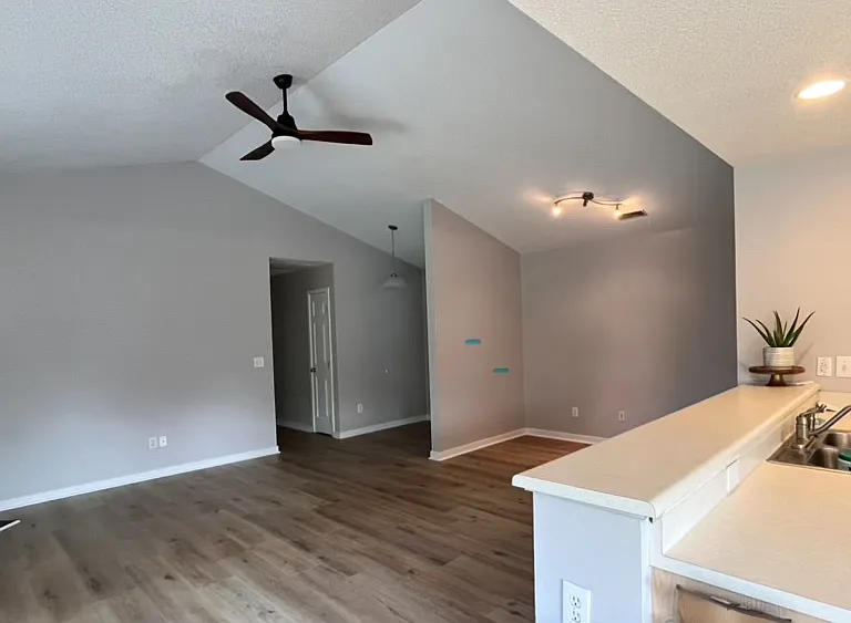 410 Mosswood Ct — Photo 8