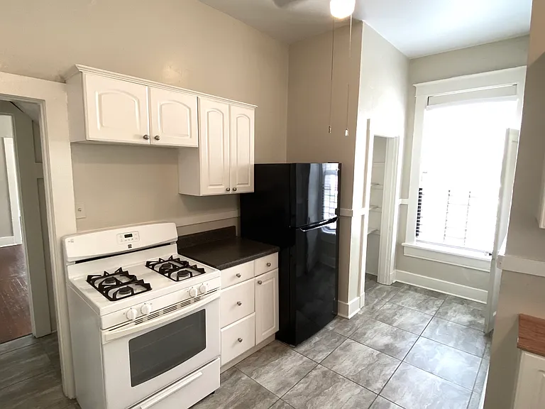 2203 Young Ave — Photo 9