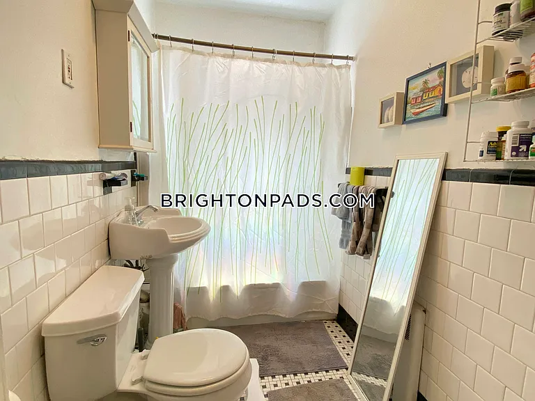 35 Brock St #2 — Photo 4