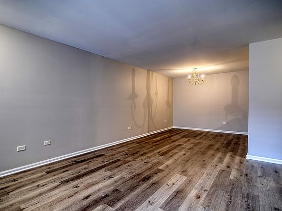 4th image of 405 Silverstone Dr #1