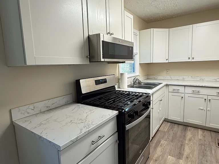 321 Orchard Ln — Photo 5