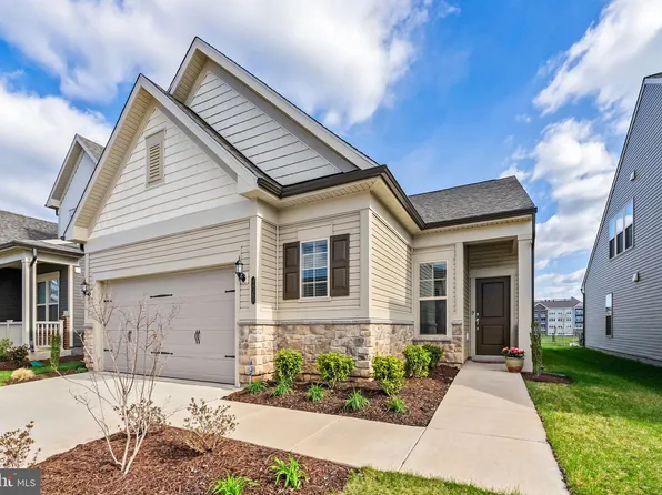 46360 Reddish Knob Dr, Sterling, VA 20164