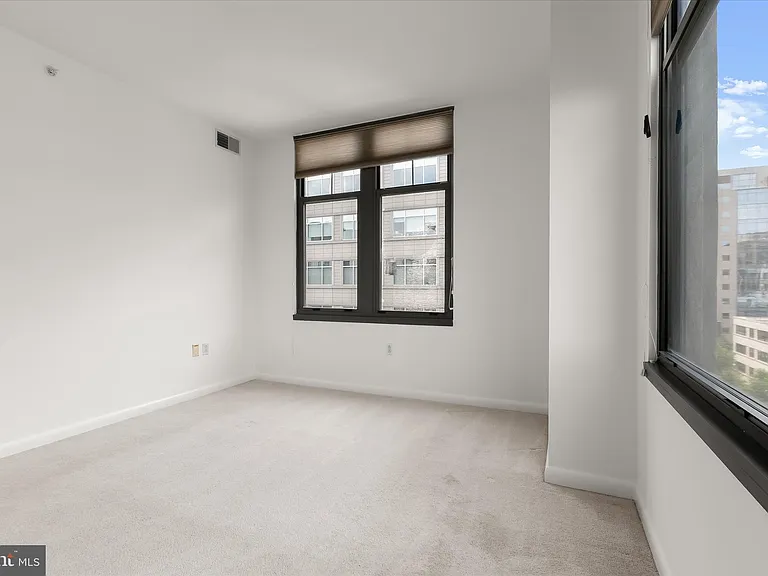 1021 Garfield St #905 — Photo 29