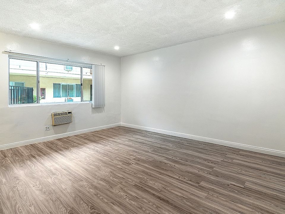 1st image of 20436 Cohasset St APT 12
