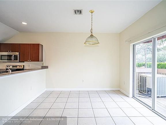 5th image of 705 NE 43rd St