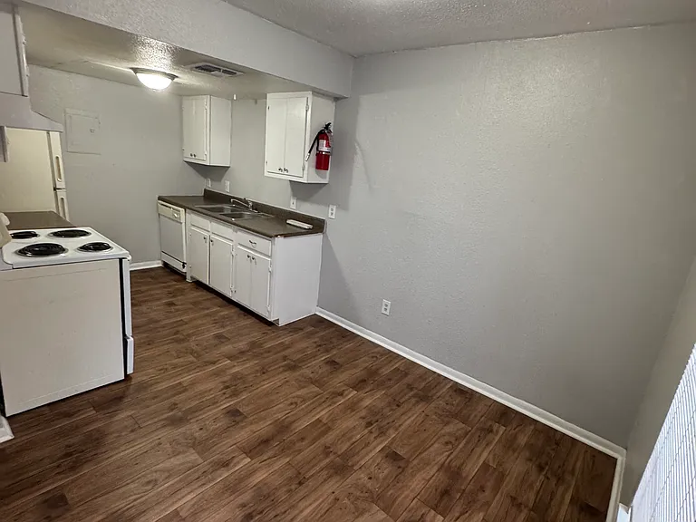 Valhalla Apartments — Photo 6
