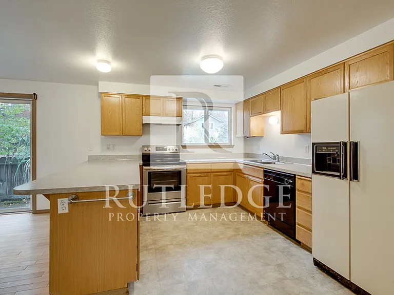 120 Mallory Ln — Photo 13