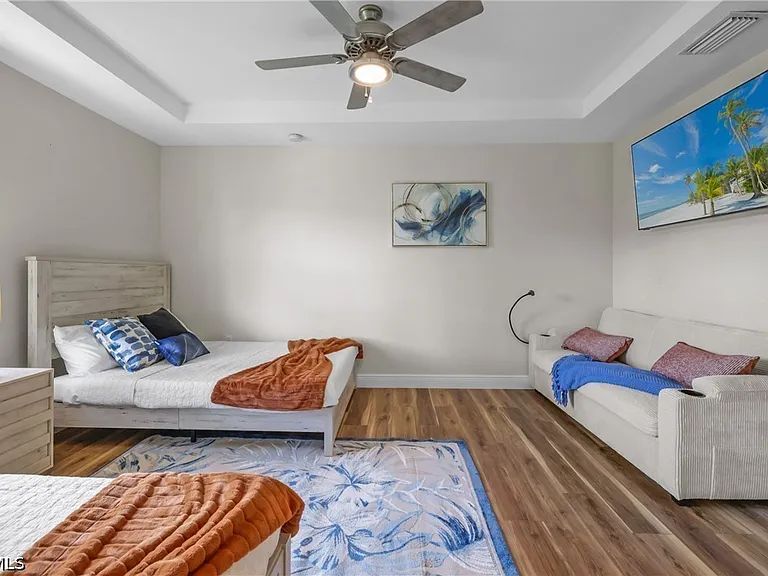2250 SW 20th Ave — Photo 43