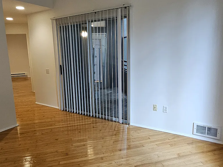 320 Caldecott Ln #107 — Photo 5