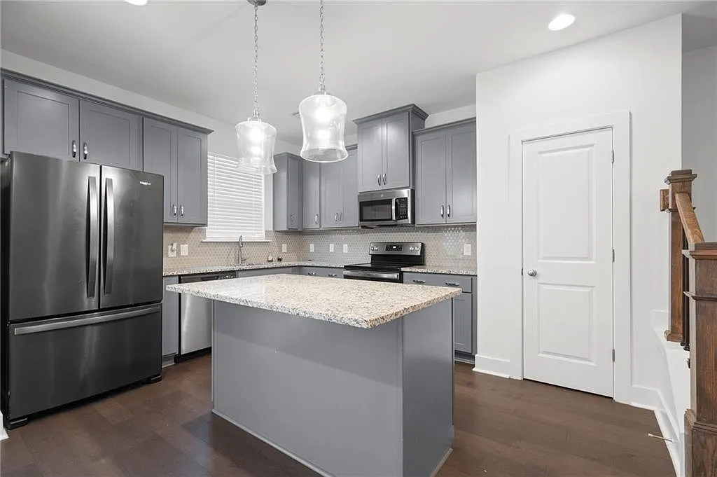 3 bed, 2.5 bath, 1539 sqft, $2,100 — Photo 1