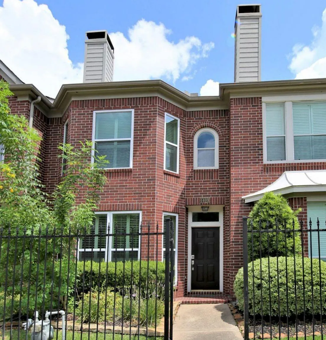 2 bed, 2.5 bath, 1715 sqft, $2,200 — Photo 2
