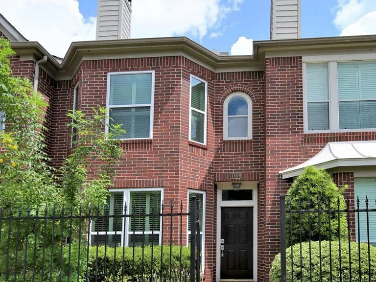 1409 Anita St — Photo 2