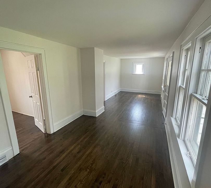 1st image of 3340 N 44th St