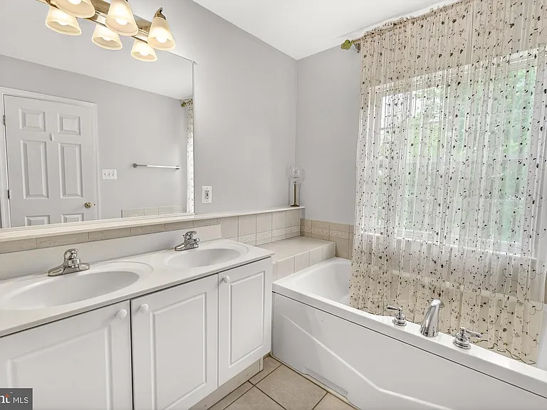 2572 Carrington Way — Photo 30