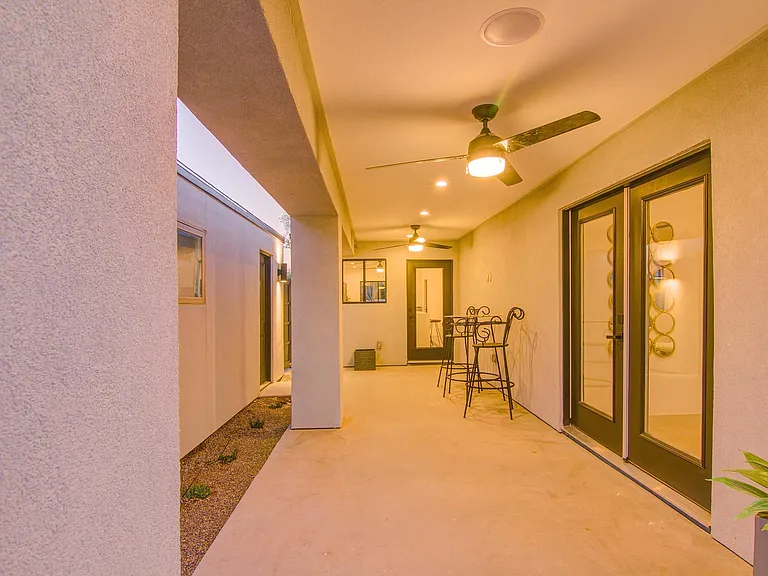 1022 E Indianola Ave — Photo 18