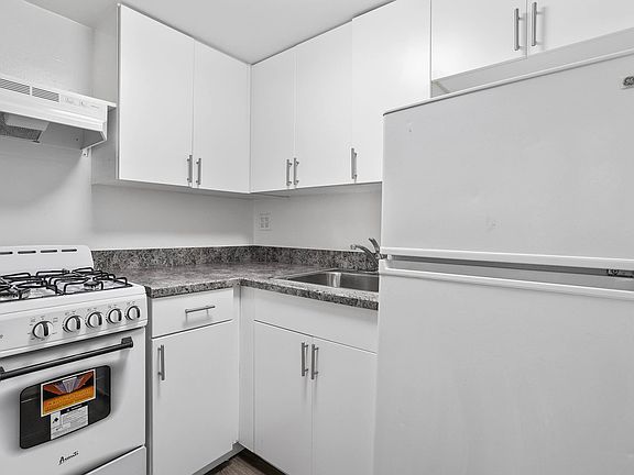 4th image of 88 Fulton St Unit 403