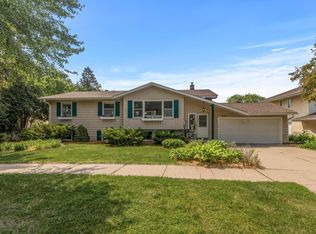 2166 Larry Ho Dr, Saint Paul, MN 55119