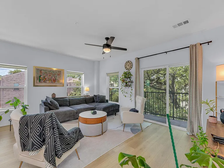 2500 Longview St #323 — Photo 2