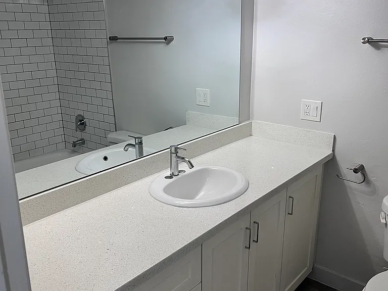 2933 N Euclid Ave — Photo 12
