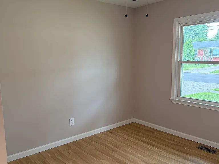 635 Edith Rd — Photo 6