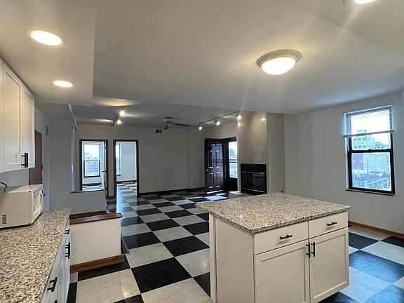 5th image of 1313 W Grand Ave Front 4