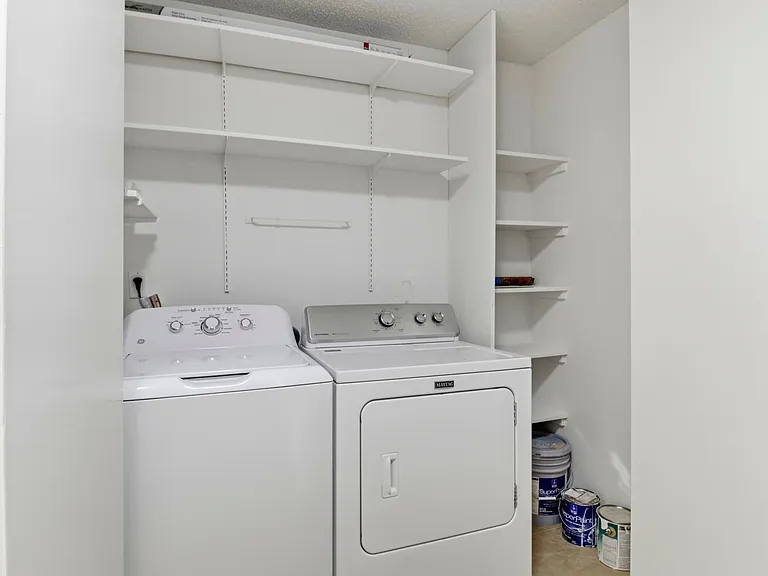 303 Philip Dr — Photo 10