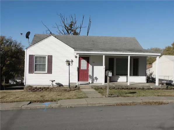 315 N 15th St, Atchison, KS 66002