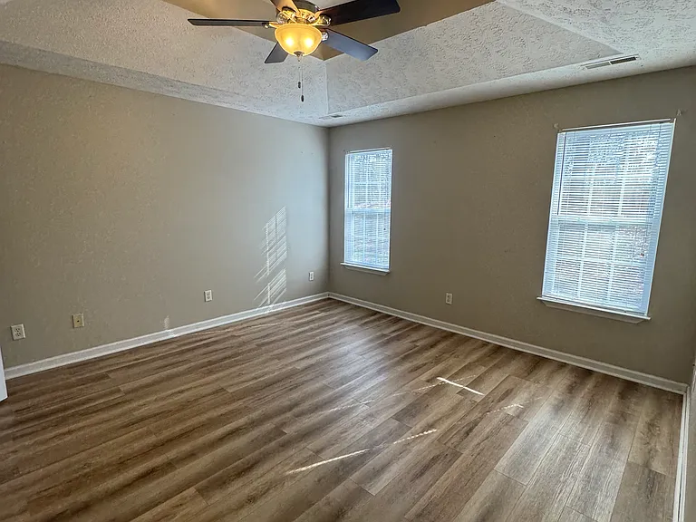 126 Crawford Dr — Photo 5