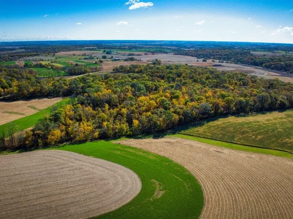 7880 E Lamont Rd, Darlington, WI 53530