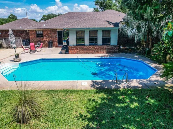 10045 Calle De Palencia, Navarre, FL 32566