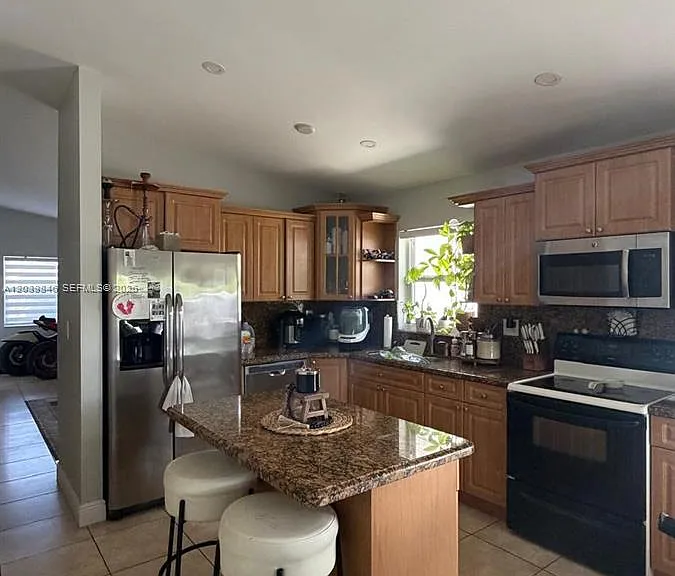 8121 SW 136th Pl — Photo 3