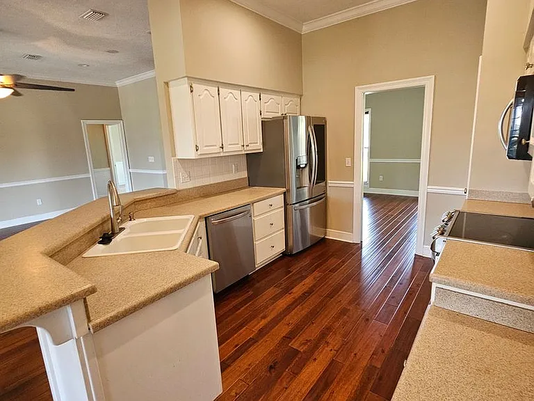 2103 Coral Dr — Photo 9