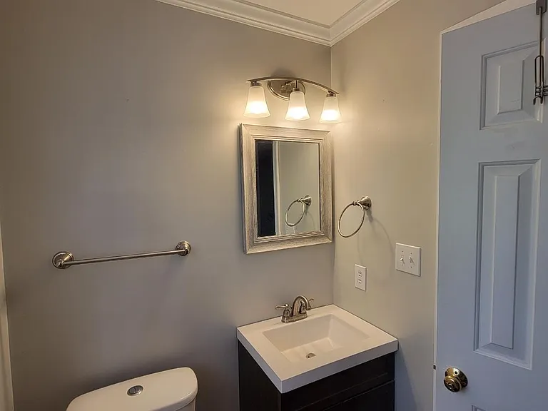 100 Thamesford Way — Photo 10