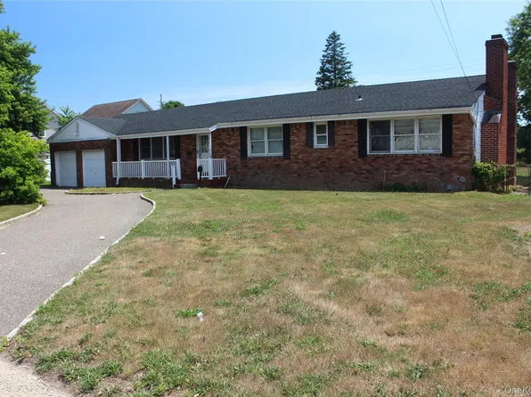 924 Fulton Street, Farmingdale, NY 11735