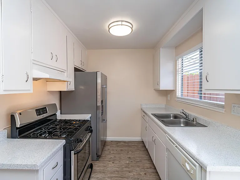 OakHill Townhomes — Photo 12