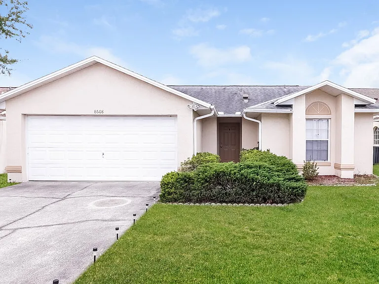 8608 Wellington Loop — Photo 1