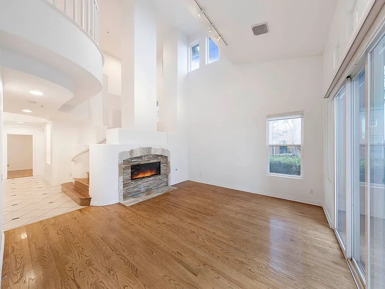 19 Lucania Dr — Photo 18