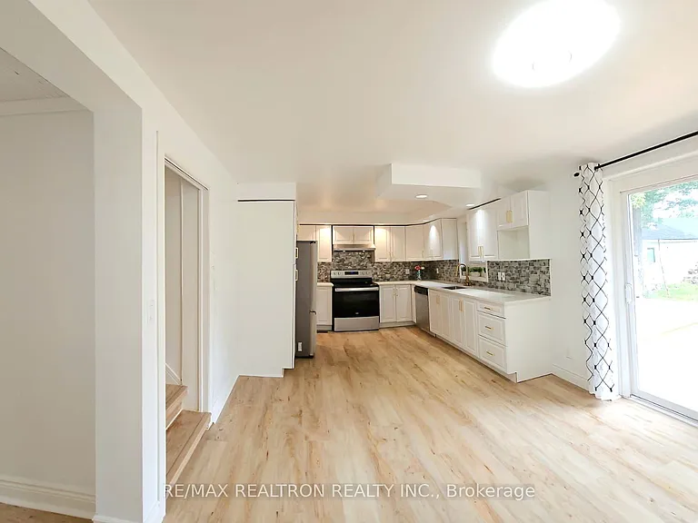 23 Ella St S — Photo 6