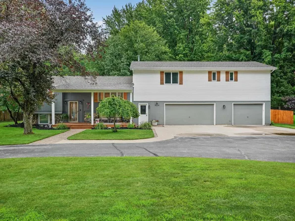 904 Vance Rd, Midland, MI 48640