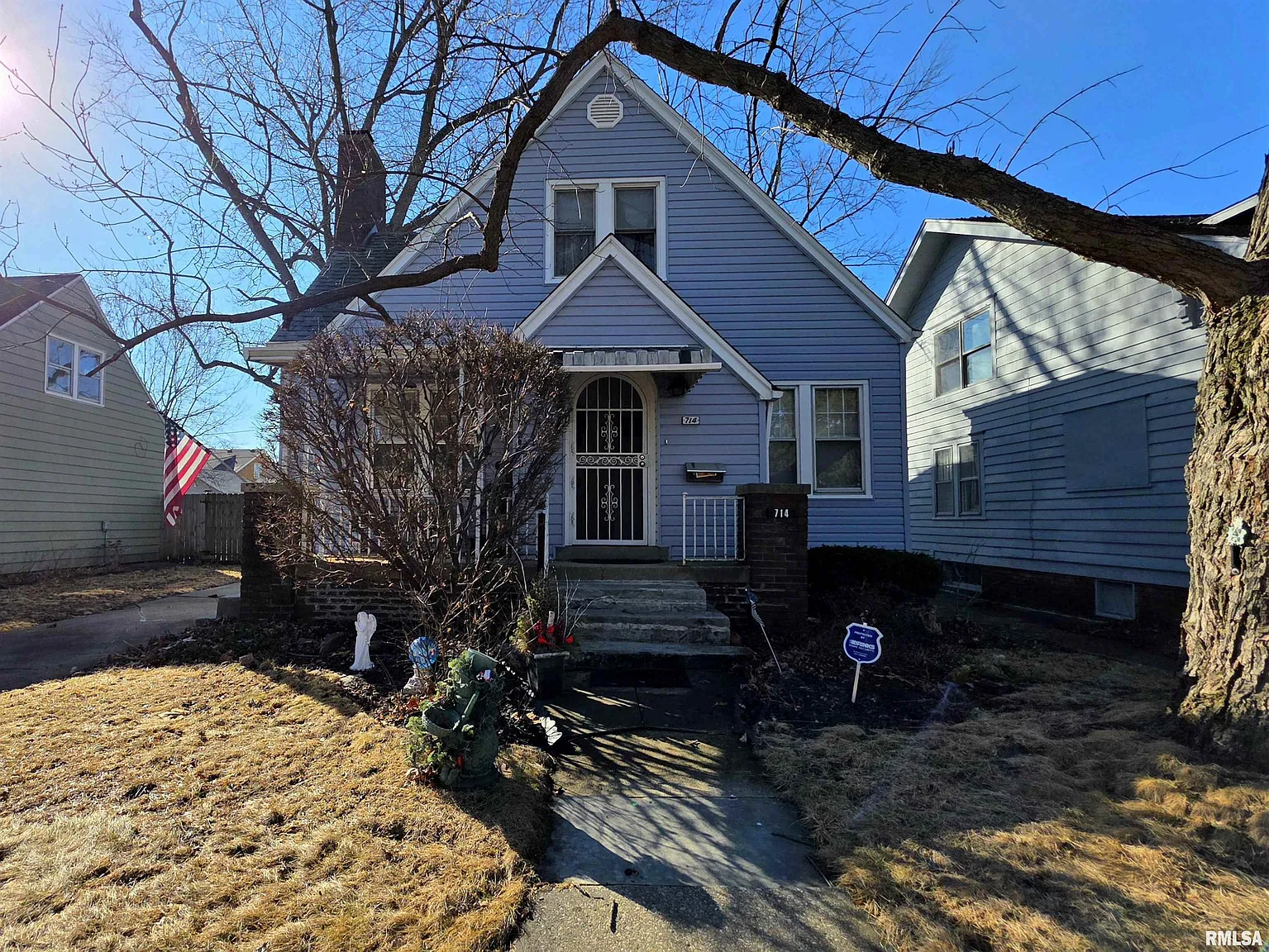 714 W Meadows Pl photo 1