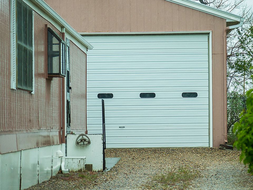 2nd image of 361 Lakeview Dr