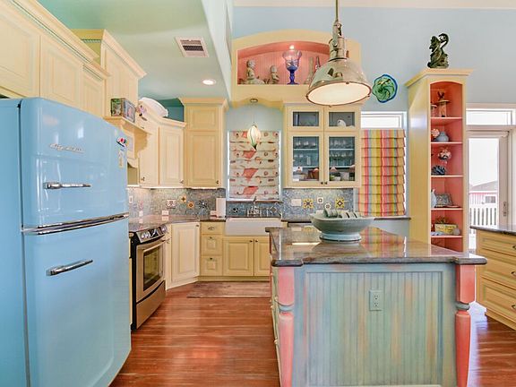 3rd image of 4505 Bayshore Dr