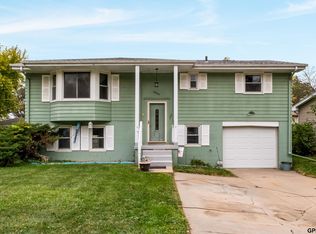 4606 N 54th Cir, Omaha, NE 68104