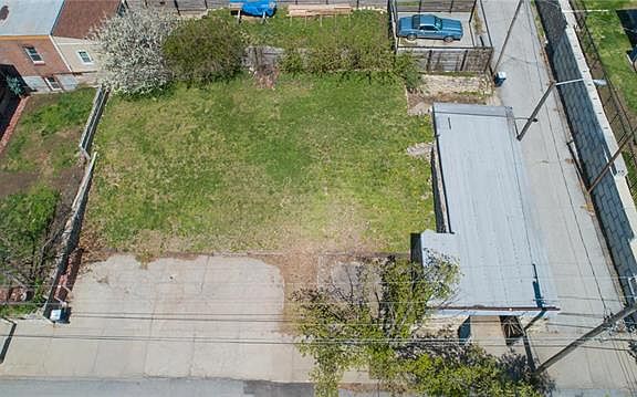 2nd image of 1106 Pacific St