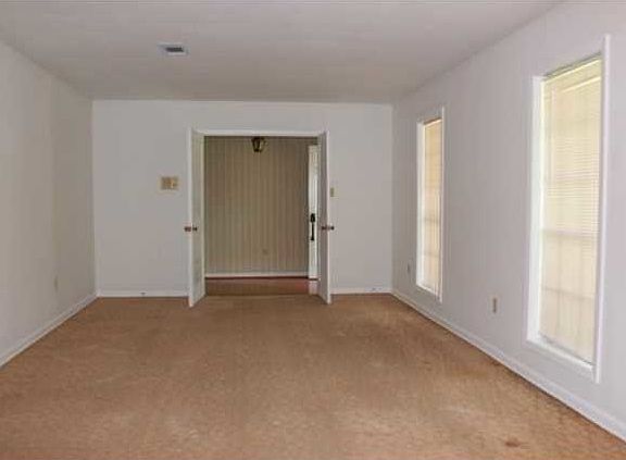 3rd image of 4135 Park View Dr
