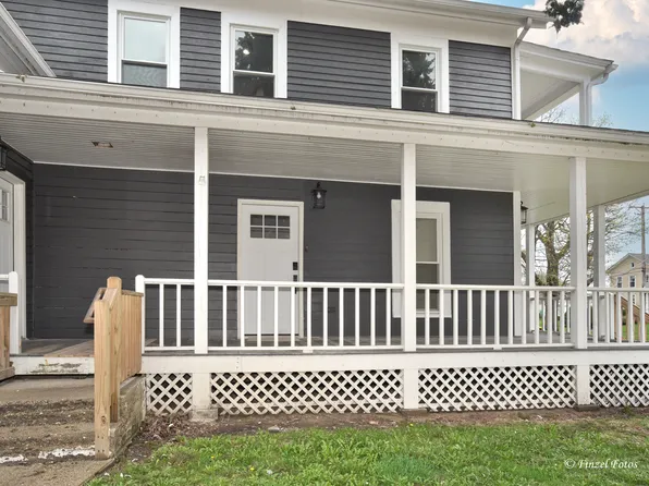 10907 N Woodstock St #A, Huntley, IL 60142