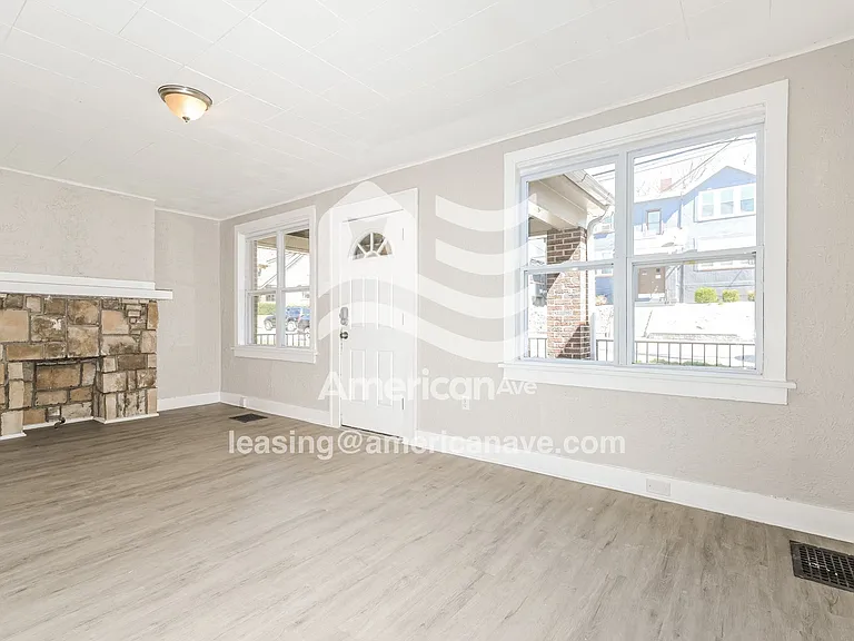 566895_004_living_room_13655921.jpg