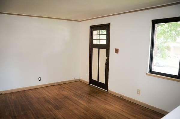 1st image of 543 Seymour Ave